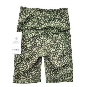 Athleta Ultimate Stash 7" Short Size: XXS